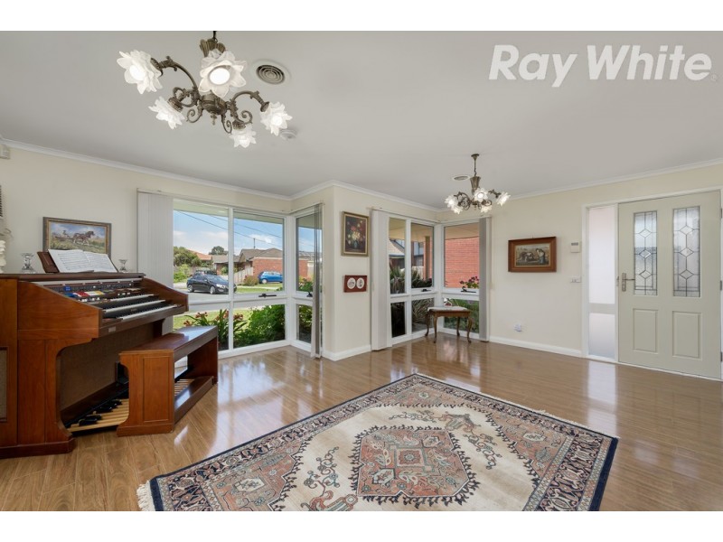 4 Denham Place, Mill Park VIC 3082
