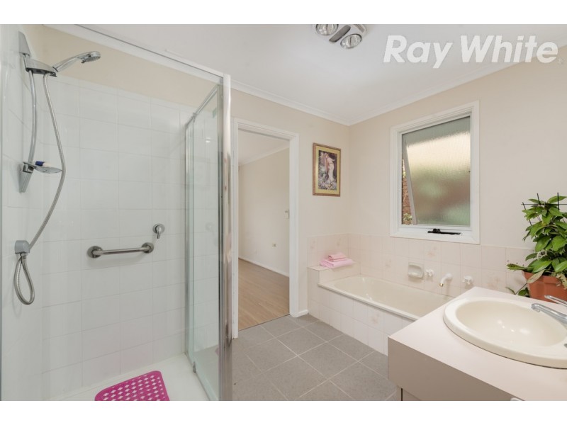 4 Denham Place, Mill Park VIC 3082