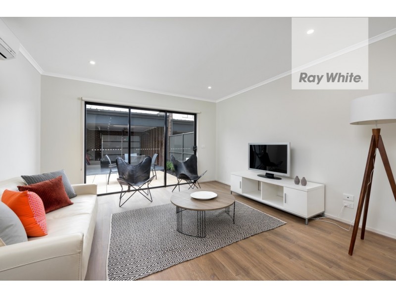 5 Olsen Walk, Mill Park VIC 3082