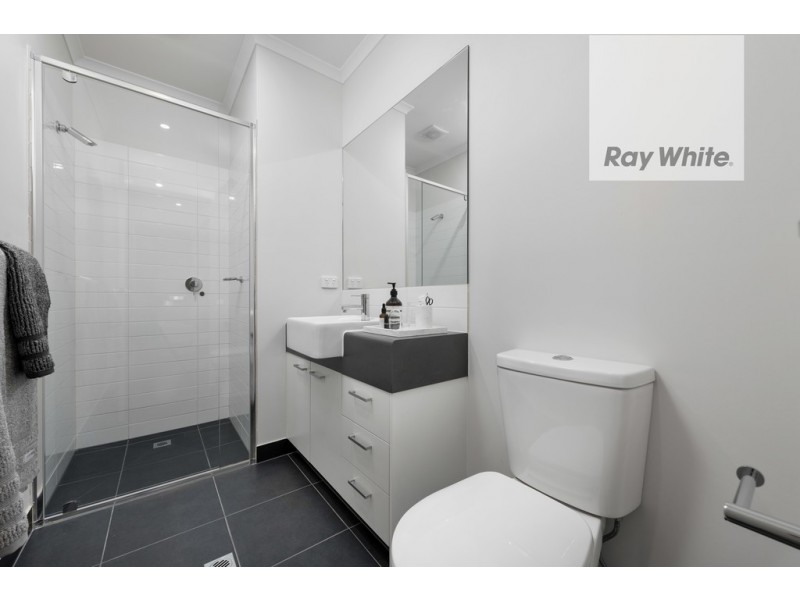 5 Olsen Walk, Mill Park VIC 3082