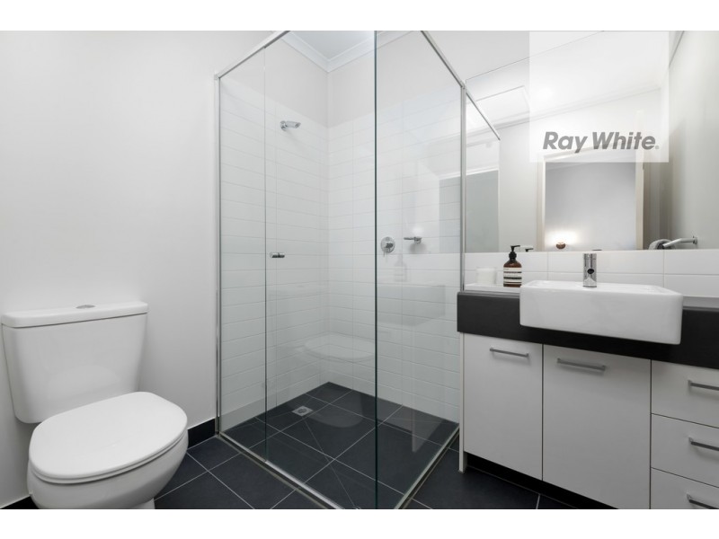 5 Olsen Walk, Mill Park VIC 3082