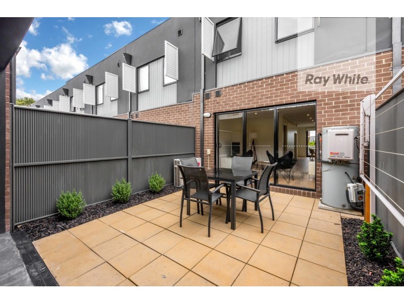 5 Olsen Walk, Mill Park VIC 3082