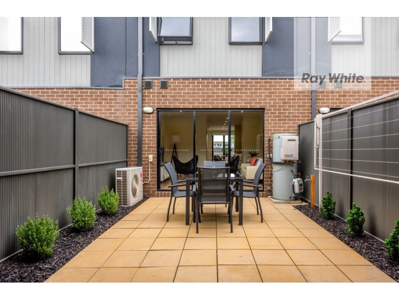 5 Olsen Walk, Mill Park VIC 3082