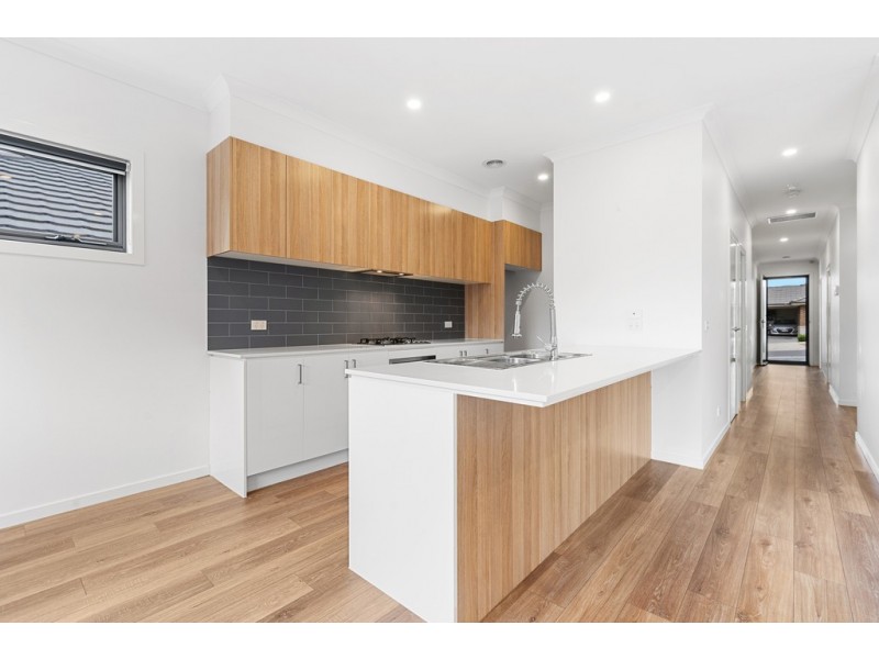16 Tooradin Crescent, Doreen VIC 3754