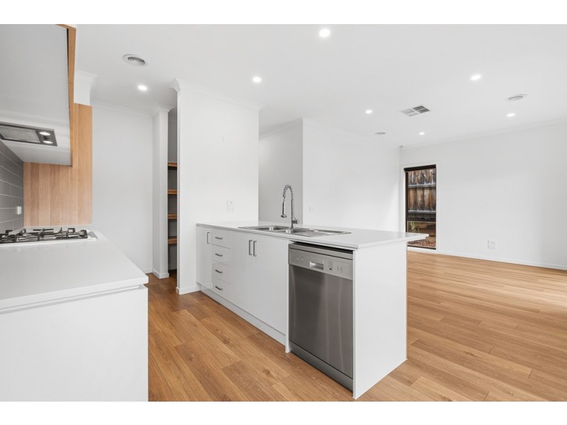 16 Tooradin Crescent, Doreen VIC 3754