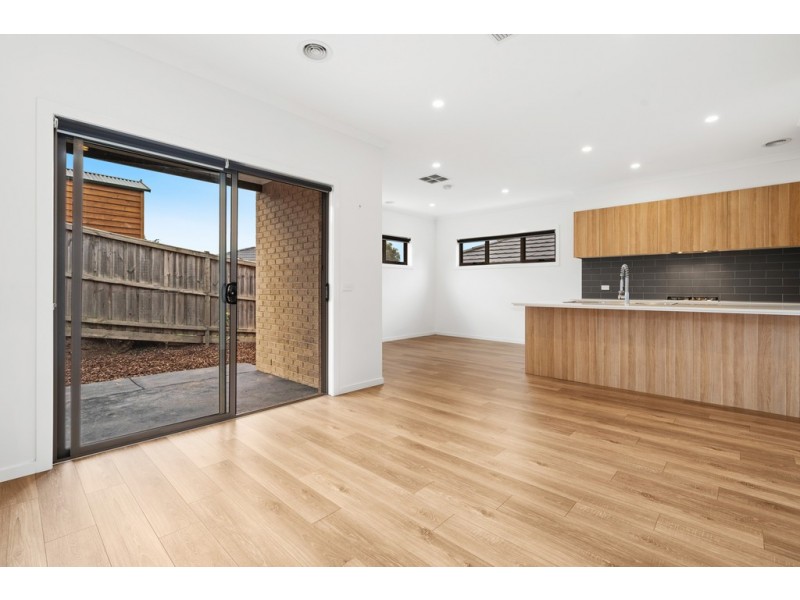 16 Tooradin Crescent, Doreen VIC 3754