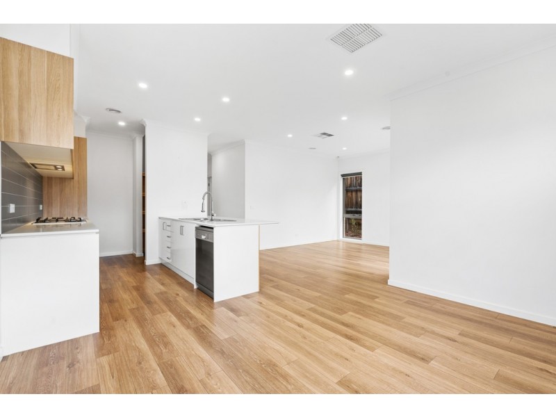 16 Tooradin Crescent, Doreen VIC 3754
