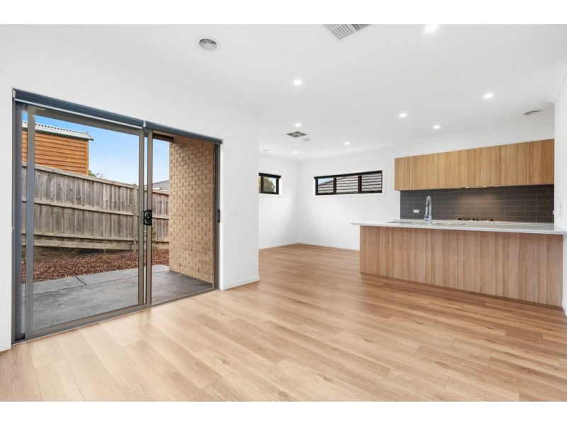 16 Tooradin Crescent, Doreen VIC 3754