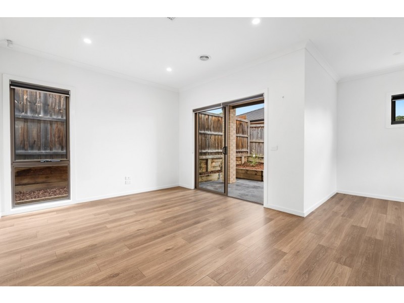 16 Tooradin Crescent, Doreen VIC 3754
