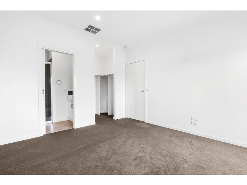16 Tooradin Crescent, Doreen VIC 3754