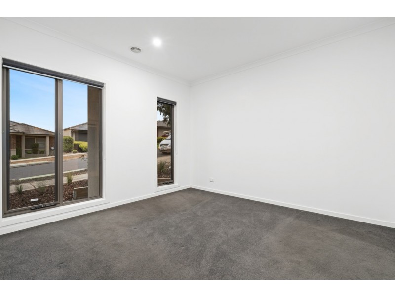 16 Tooradin Crescent, Doreen VIC 3754