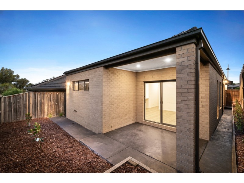 16 Tooradin Crescent, Doreen VIC 3754
