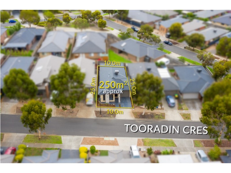 16 Tooradin Crescent, Doreen VIC 3754