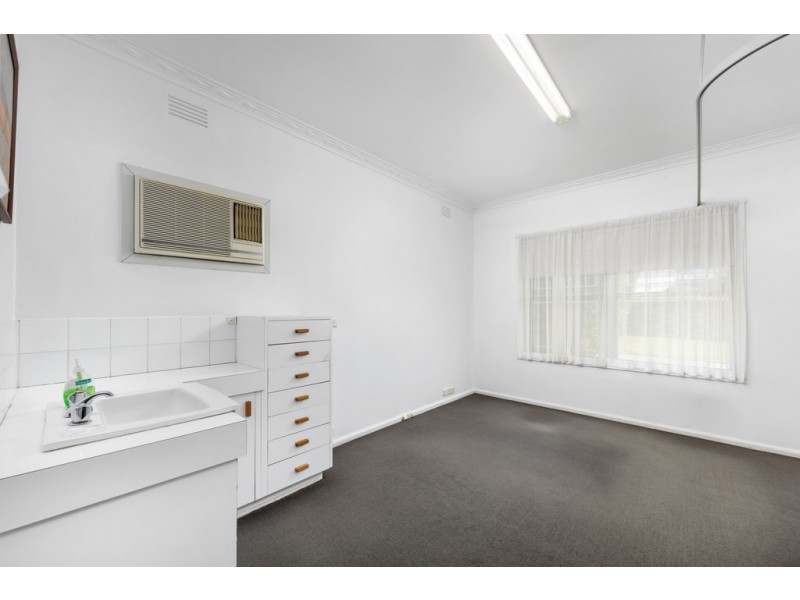 84 Watsonia Road, Watsonia VIC 3087