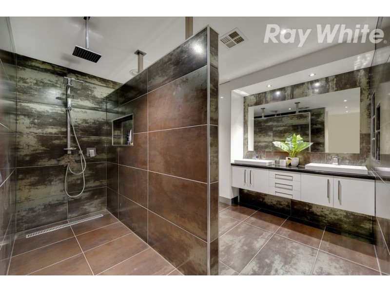 1 Overton Close, Greenvale VIC 3059