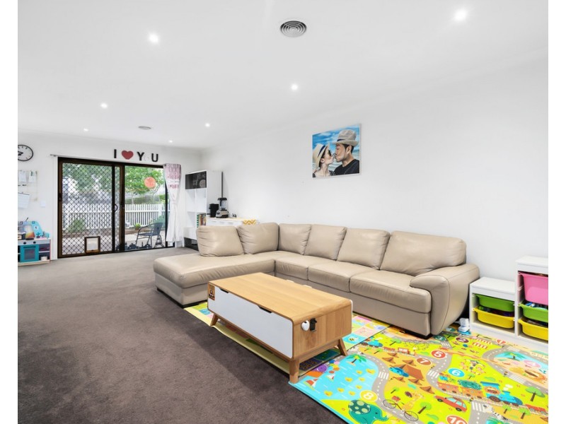 6 Edinburgh circuit, Bundoora VIC 3083