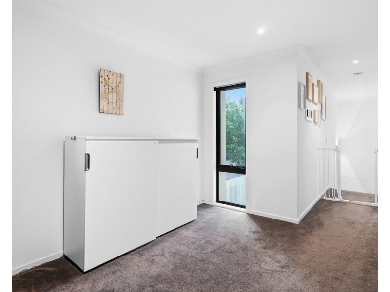 6 Edinburgh circuit, Bundoora VIC 3083