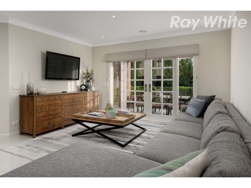 16 Gledswood Avenue, South Morang VIC 3752