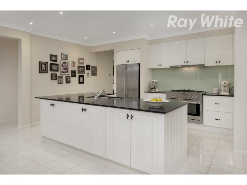 16 Gledswood Avenue, South Morang VIC 3752