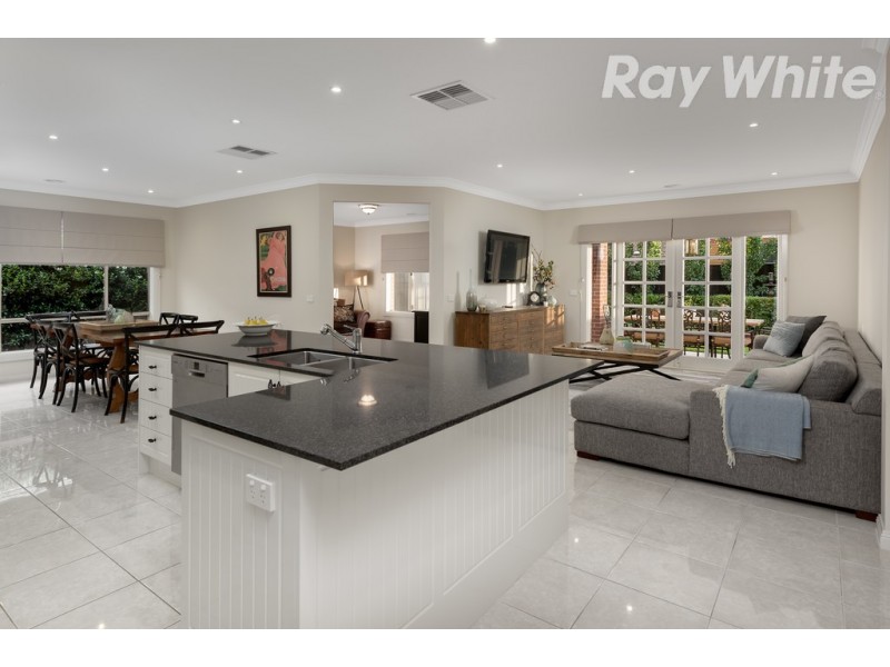 16 Gledswood Avenue, South Morang VIC 3752