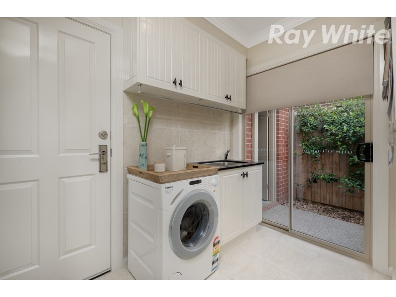 16 Gledswood Avenue, South Morang VIC 3752