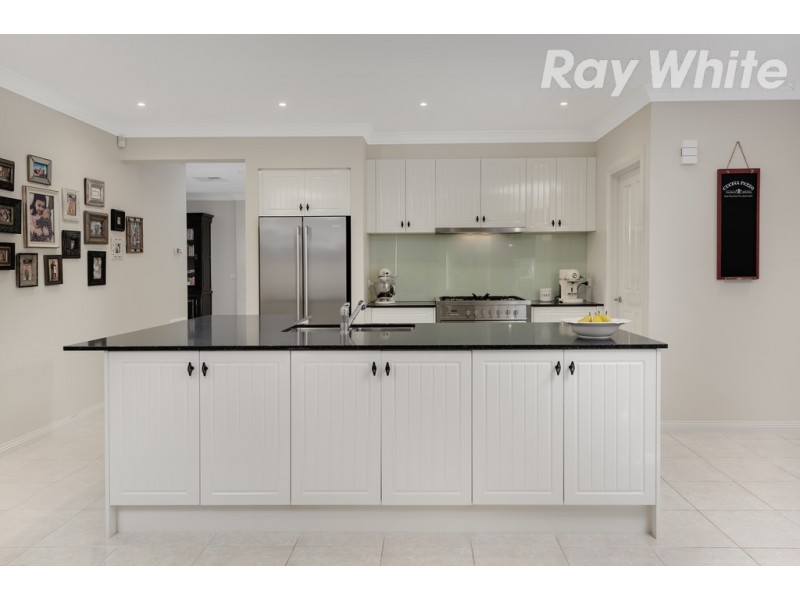 16 Gledswood Avenue, South Morang VIC 3752