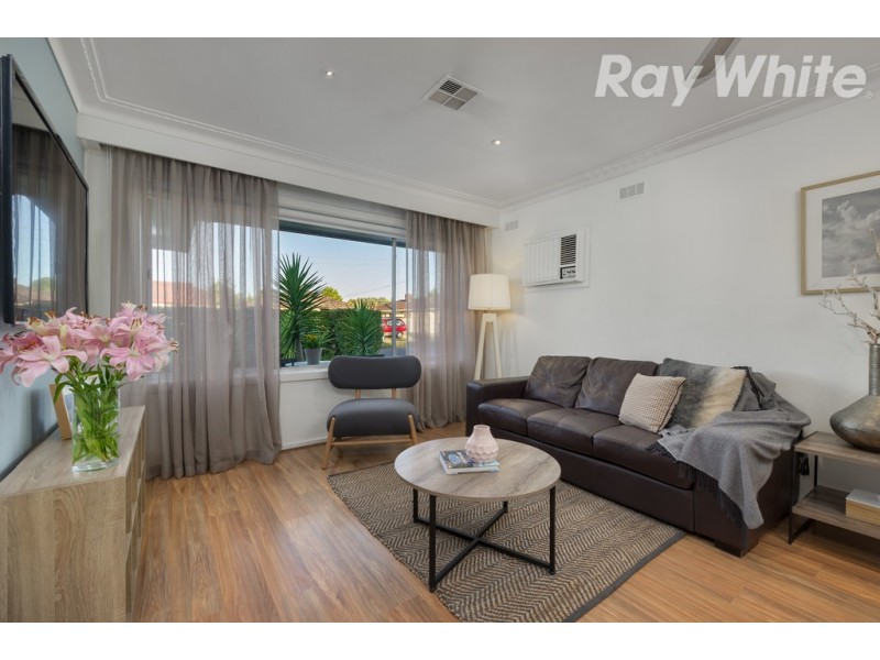 9 Fleetwood Court, Gladstone Park VIC 3043