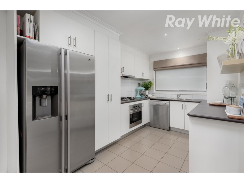 9 Fleetwood Court, Gladstone Park VIC 3043
