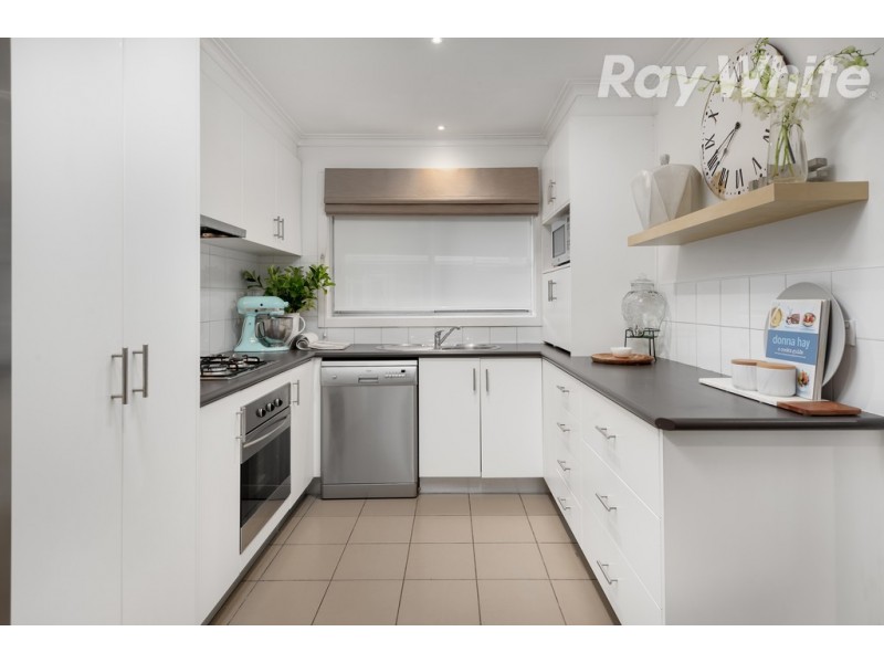 9 Fleetwood Court, Gladstone Park VIC 3043