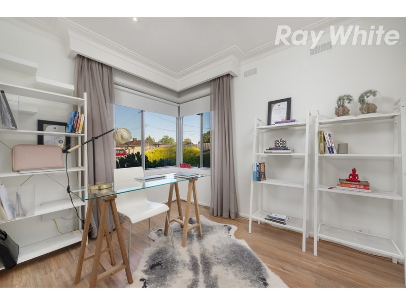 9 Fleetwood Court, Gladstone Park VIC 3043