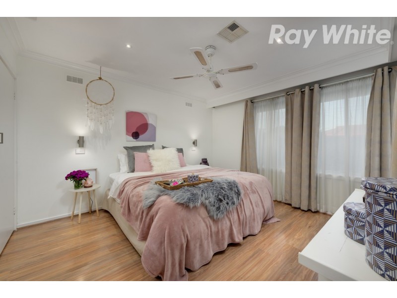 9 Fleetwood Court, Gladstone Park VIC 3043