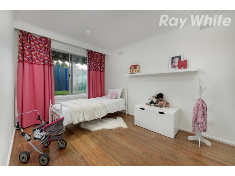 9 Fleetwood Court, Gladstone Park VIC 3043