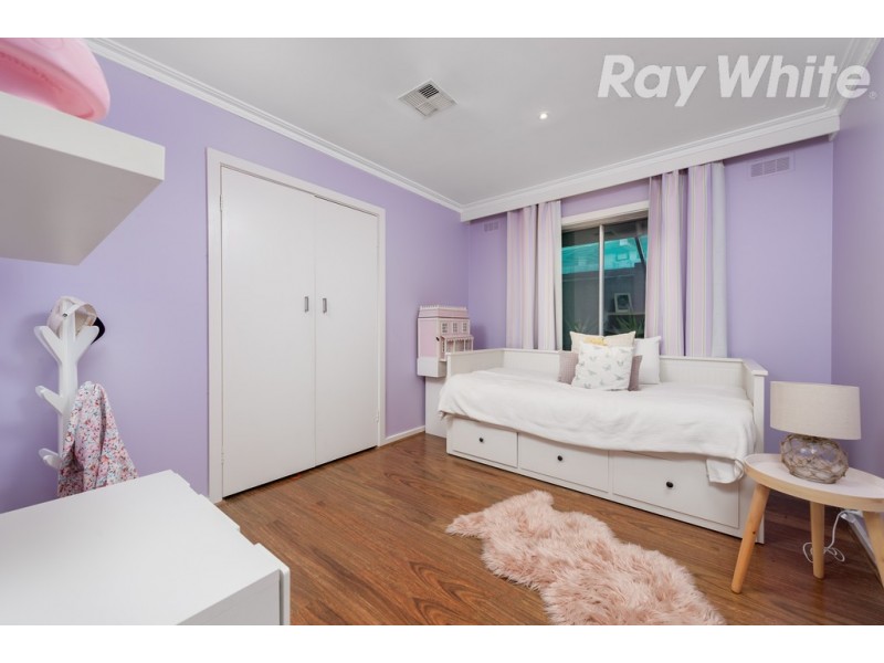 9 Fleetwood Court, Gladstone Park VIC 3043