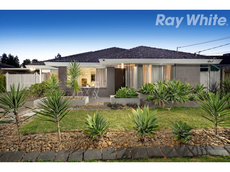 9 Fleetwood Court, Gladstone Park VIC 3043