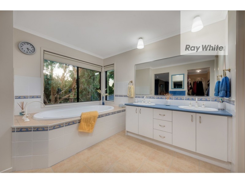 35 Bramble Crescent, Bundoora VIC 3083