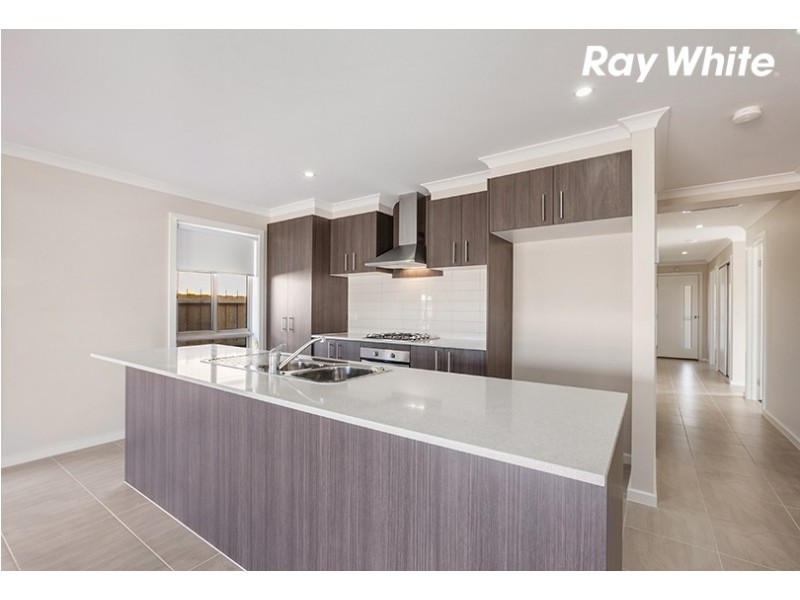 18 Landing Avenue, Doreen VIC 3754