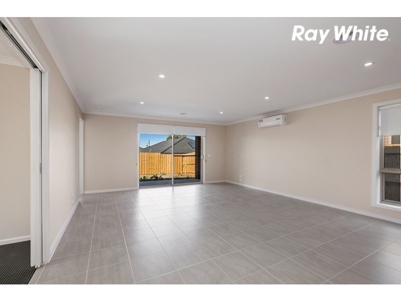 18 Landing Avenue, Doreen VIC 3754