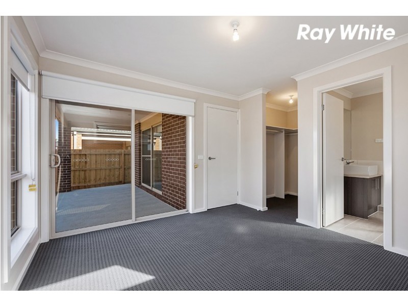 18 Landing Avenue, Doreen VIC 3754