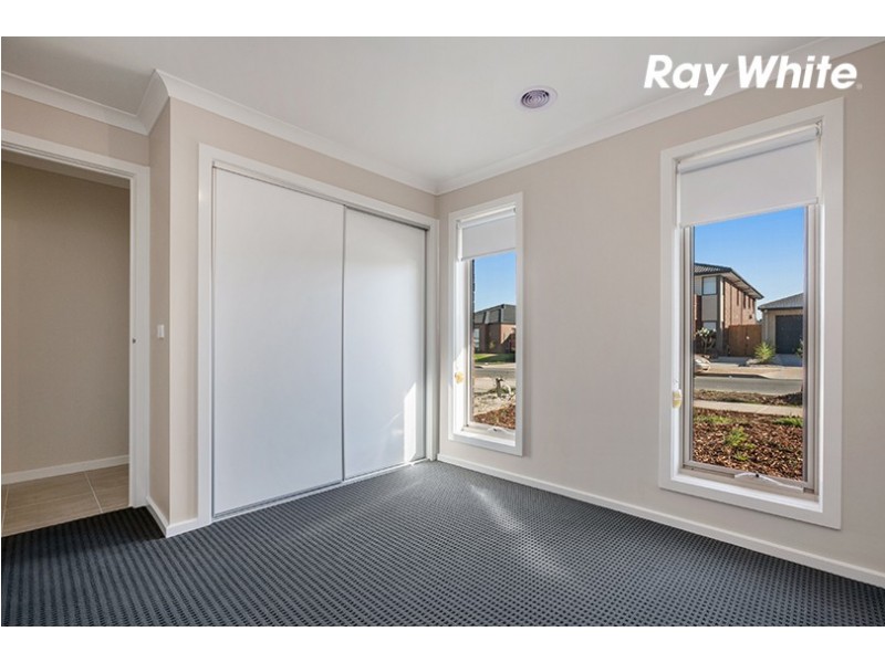 18 Landing Avenue, Doreen VIC 3754