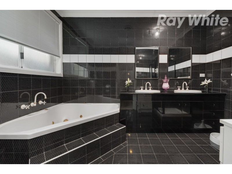 16 Randell Court, Mill Park VIC 3082