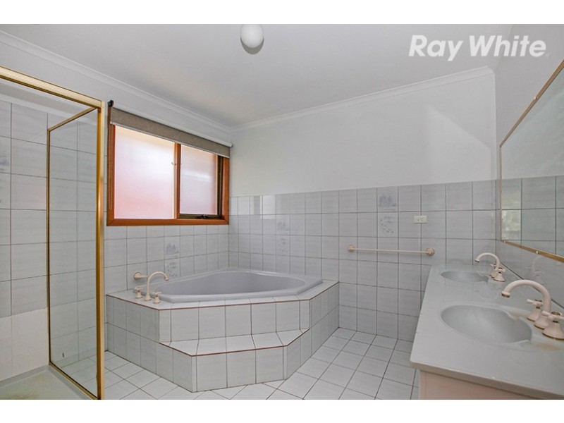 23 Edmund Rice Parade, Watsonia North VIC 3087