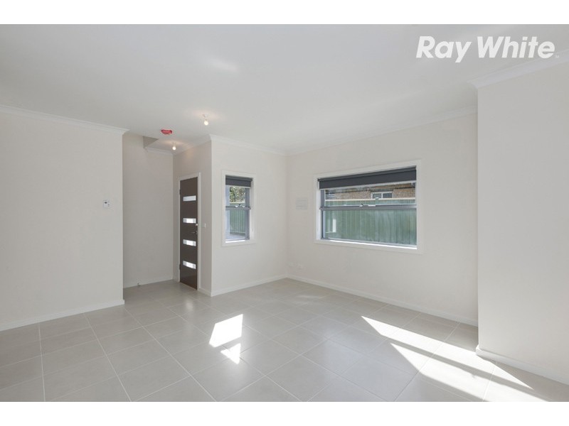 2/3 Curtain Street, Kingsbury VIC 3083
