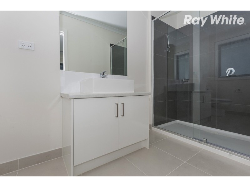 2/3 Curtain Street, Kingsbury VIC 3083