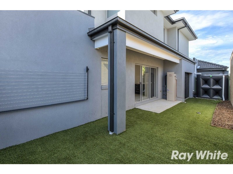 2/3 Curtain Street, Kingsbury VIC 3083