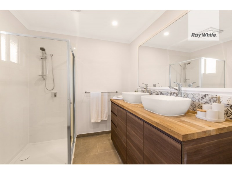 8 Cabernet Crescent, Bundoora VIC 3083