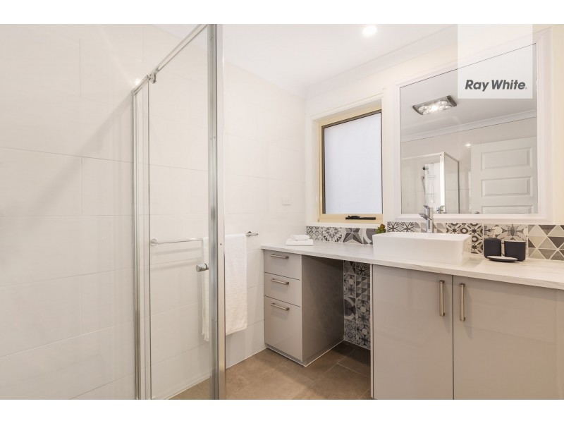 8 Cabernet Crescent, Bundoora VIC 3083