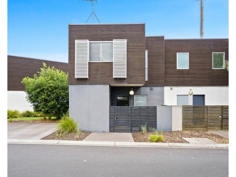 19 Silverash Drive, Bundoora VIC 3083