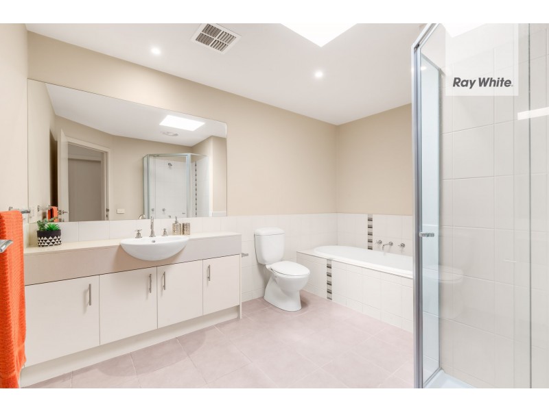 17 Sugarloaf Drive, Macleod VIC 3085