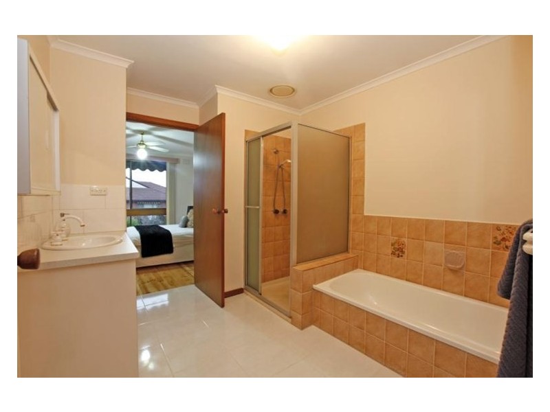 16/22-24 Greenhills, Bundoora VIC 3083