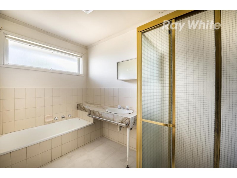 1/2 Greenwood Drive, Bundoora VIC 3083